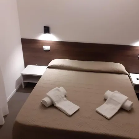 Lux 3 Stelle 3* Μιλάνο Μαριτίμα