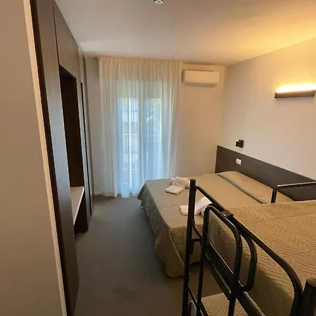 Lux 3 Stelle Μιλάνο Μαριτίμα